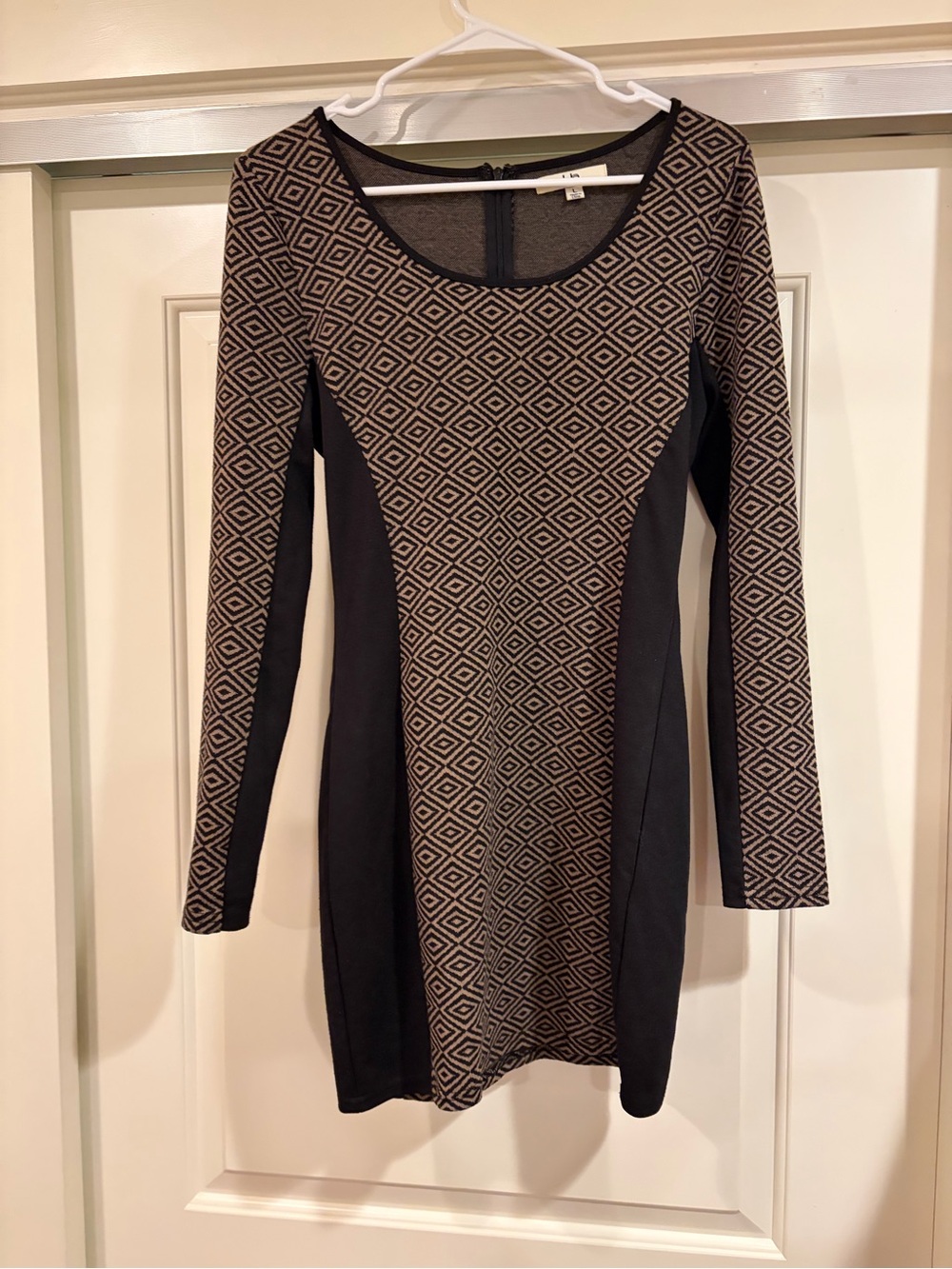 Ya Los Angeles Black & Taupe Geometric Long-Sleeve Bodycon Dress